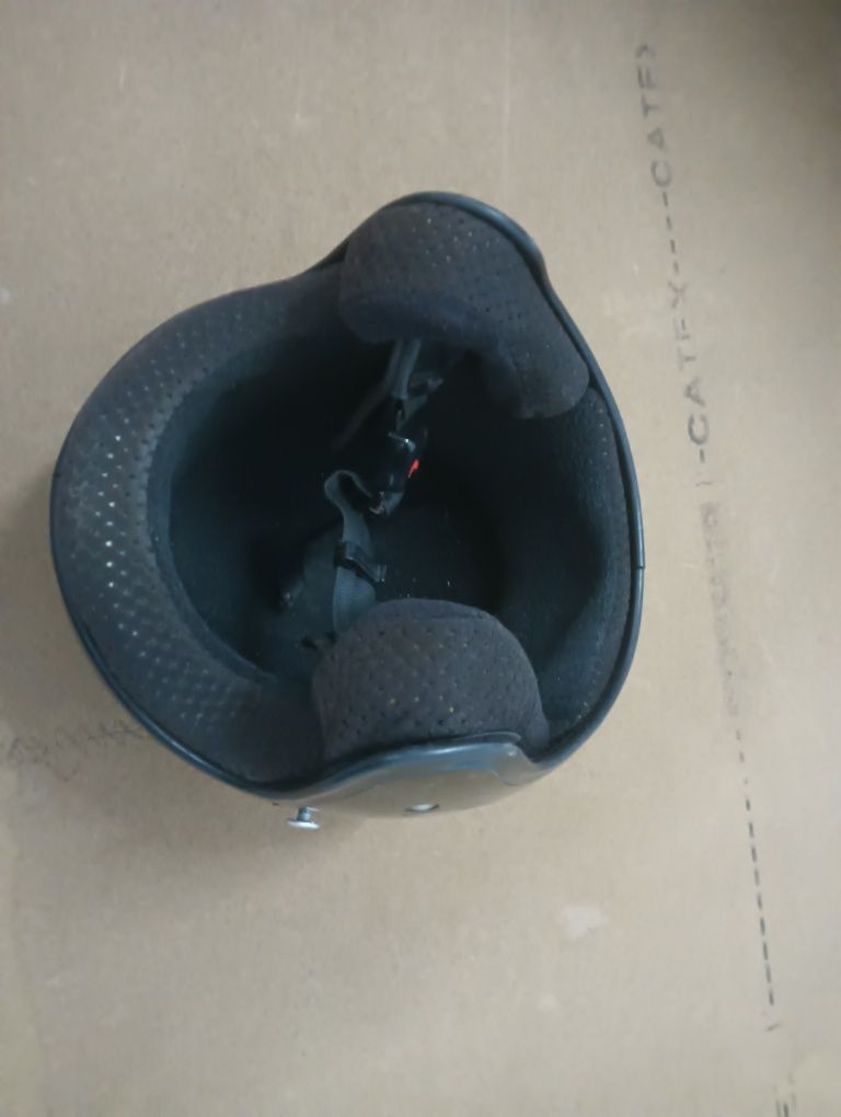 Vendo capacete mota cor preto