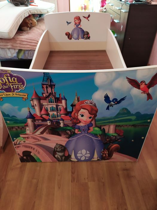 Дитяче ліжко для дівчинки