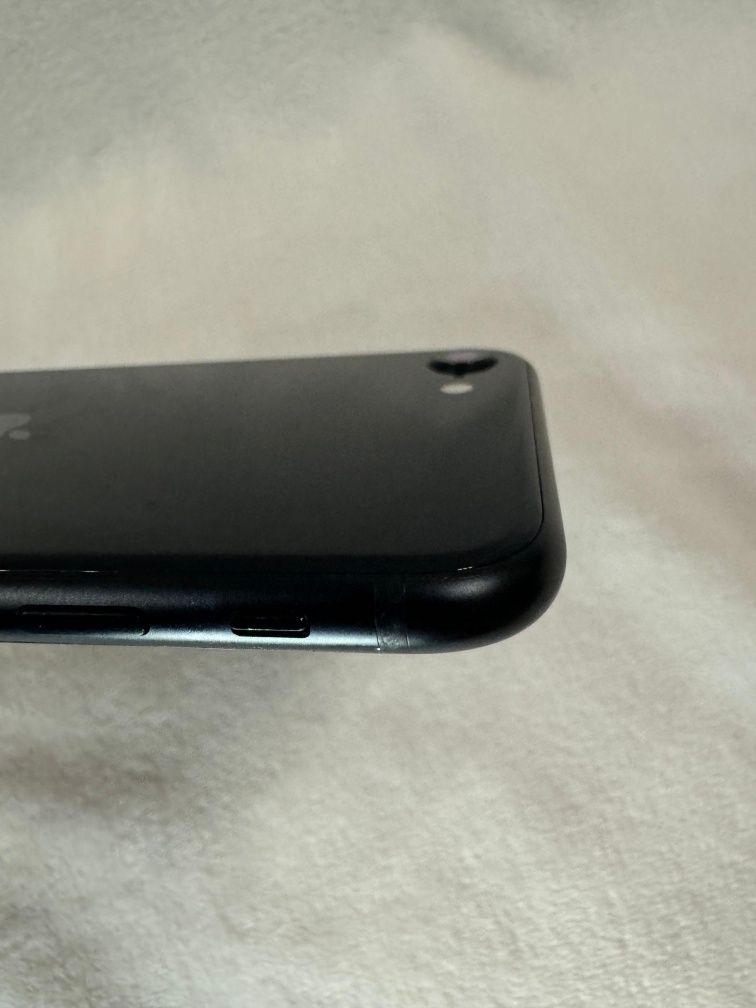 Czarny Iphone SE 2022 - 128GB
