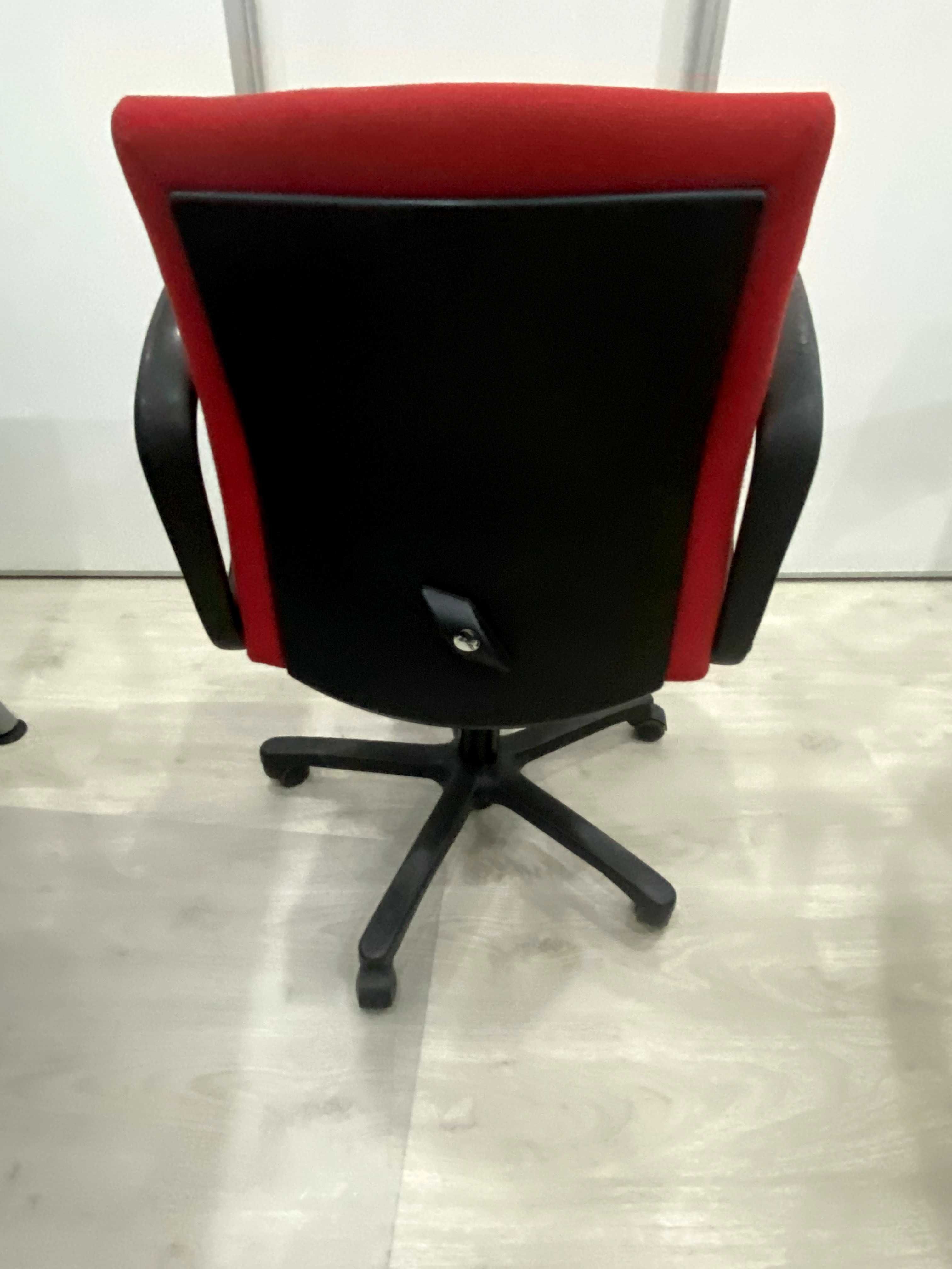 Mesa e cadeira escritorio