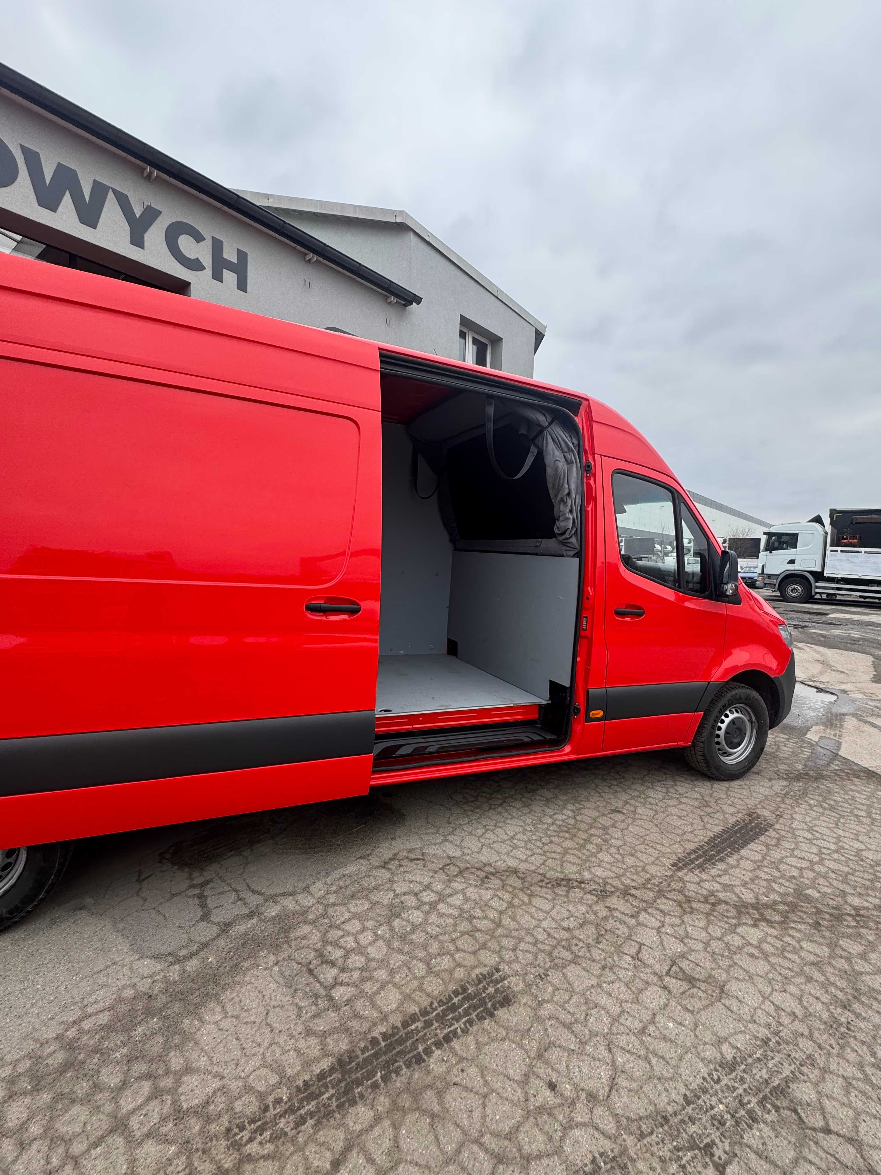 Wypożyczalnia Wynajem Bus  Sprinter 319 CDI Extra długi Sypialnia