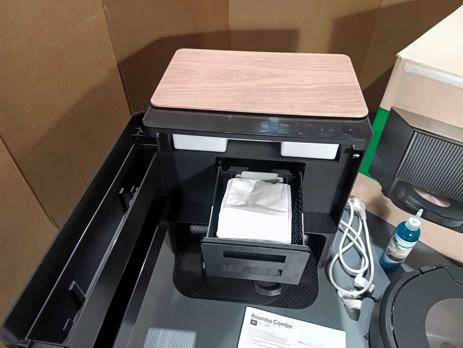 Odkurzacz robot sprzątający Roomba Combo j9+ stacja Clean Base AutoFil