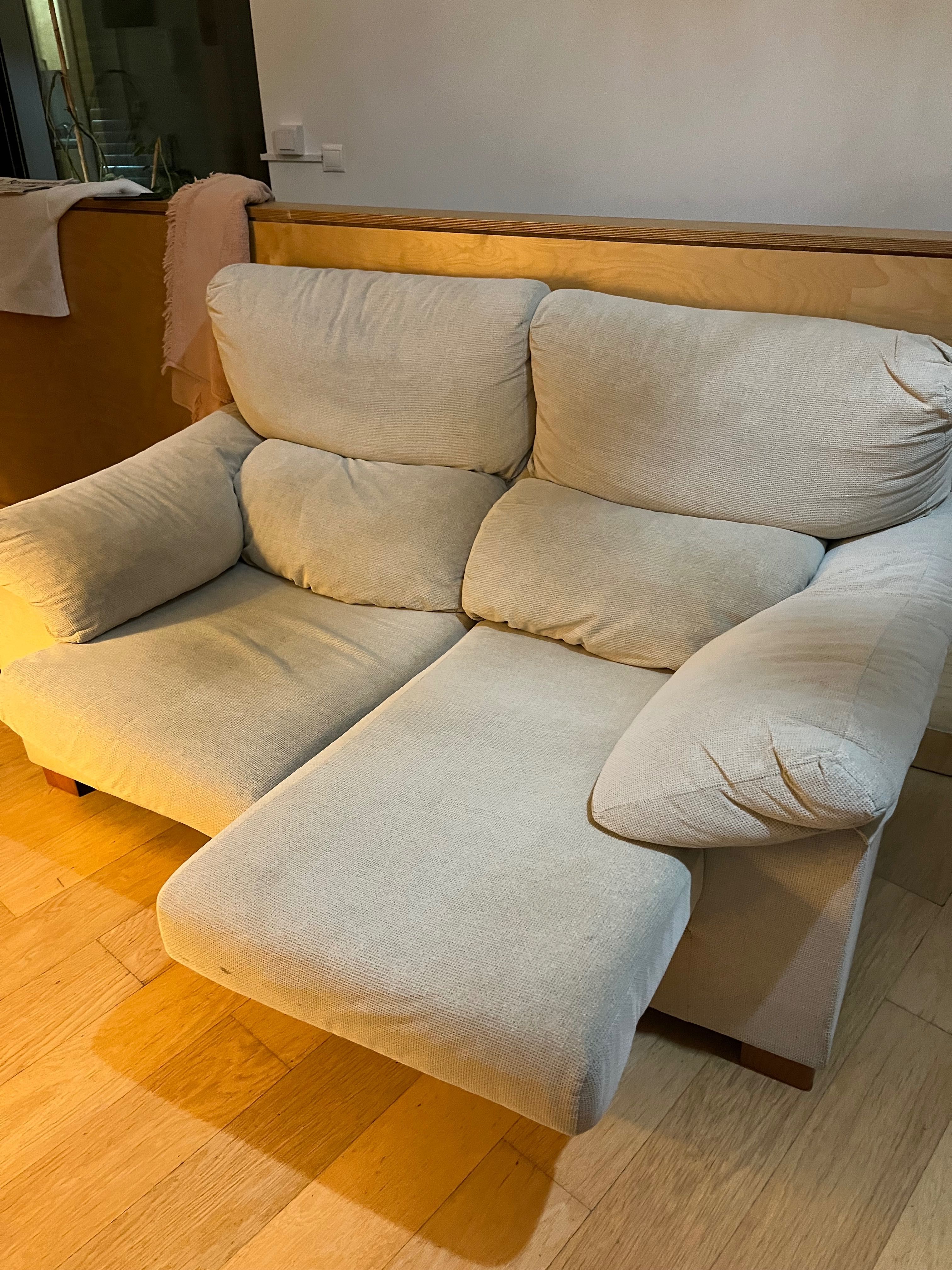 Sofá chaise long - dois lugares