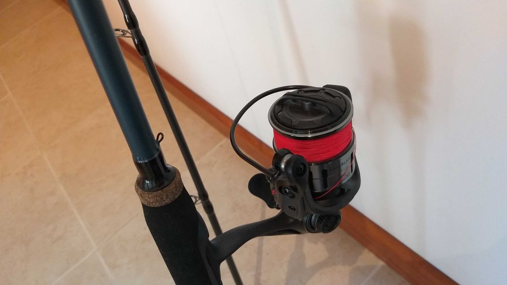 Cana pesca Spinning nova 2.4m com carreto + amostras novas oferta