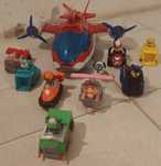 Figuras e carros patrulha pata