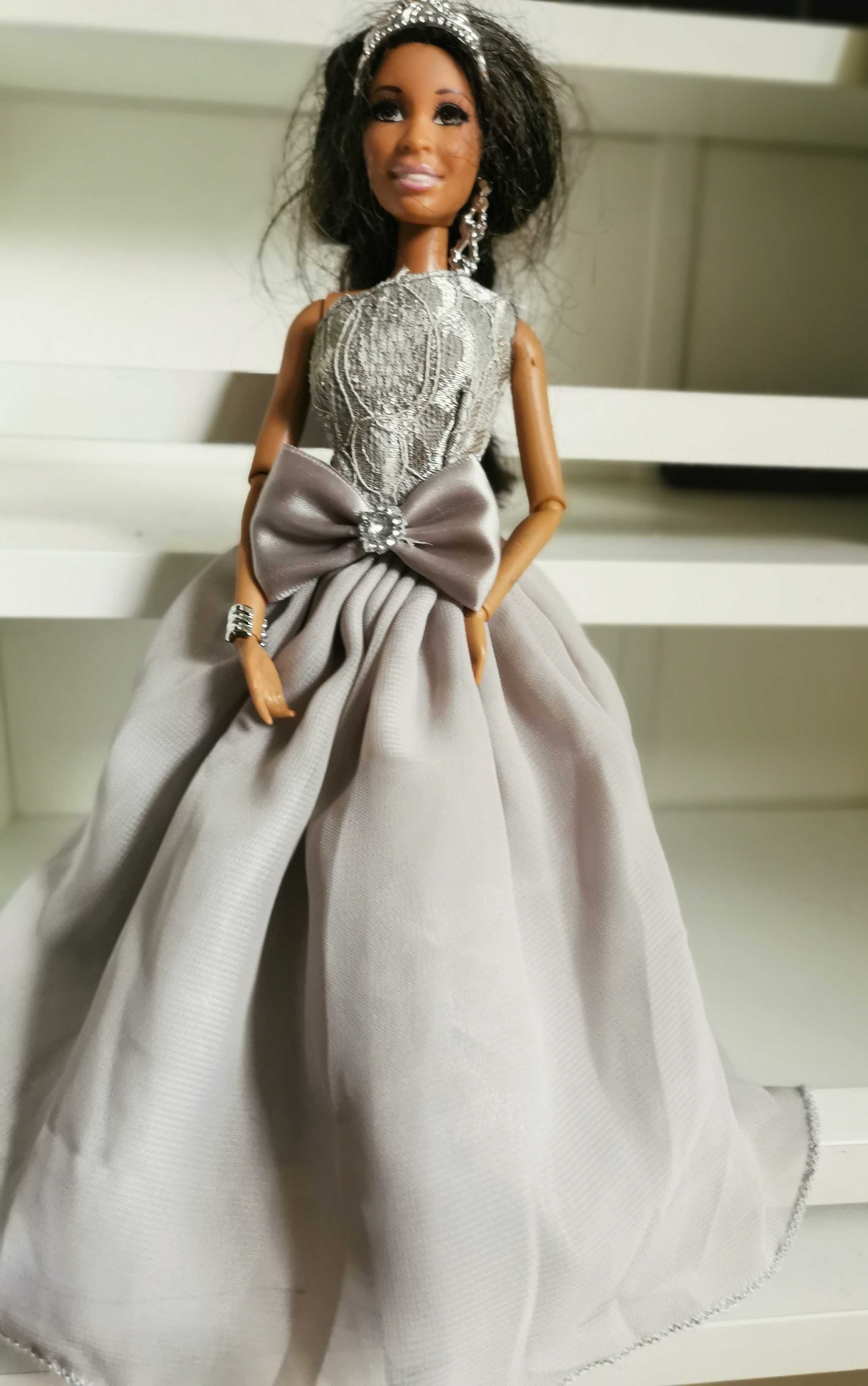 Balowa srebrna suknia dla Barbie