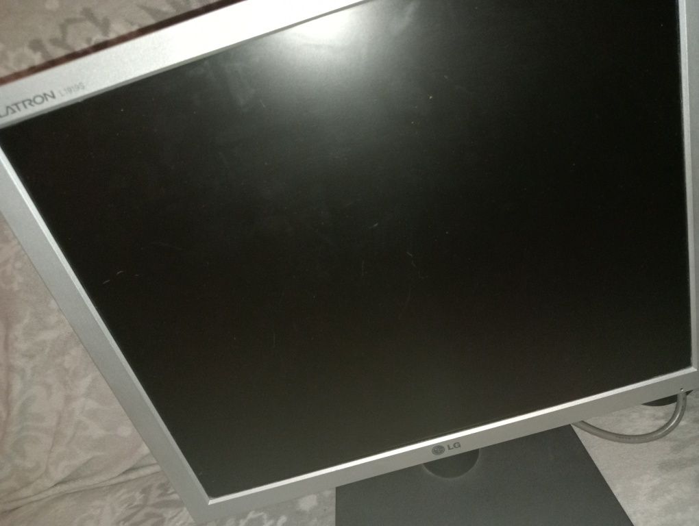 Monitor 19" LG flatron l1919s