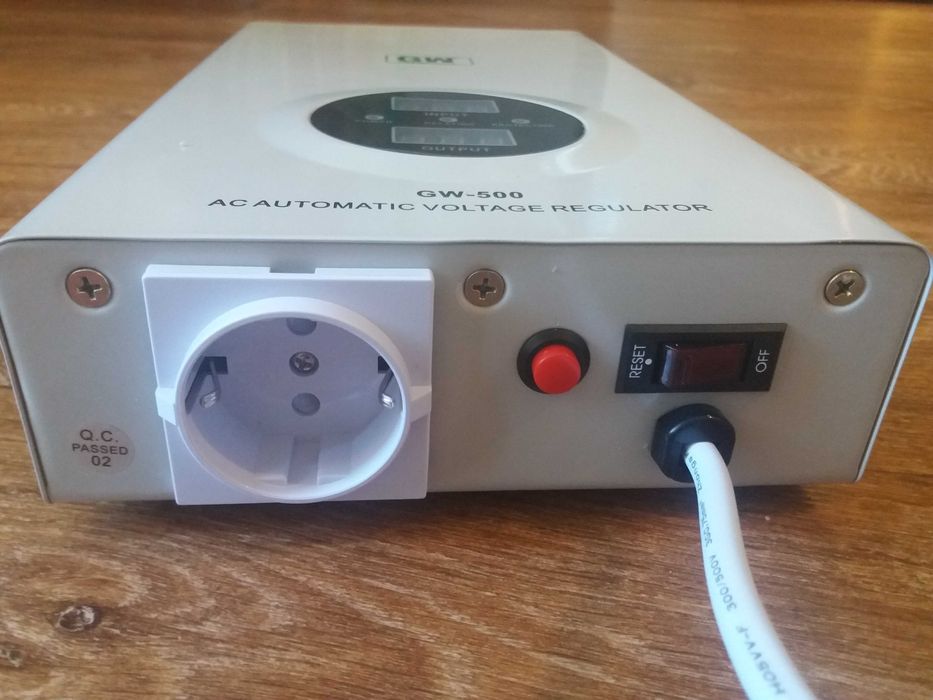Настенный стабилизатор напряжения для котла релейный 350Вт (GW-500)