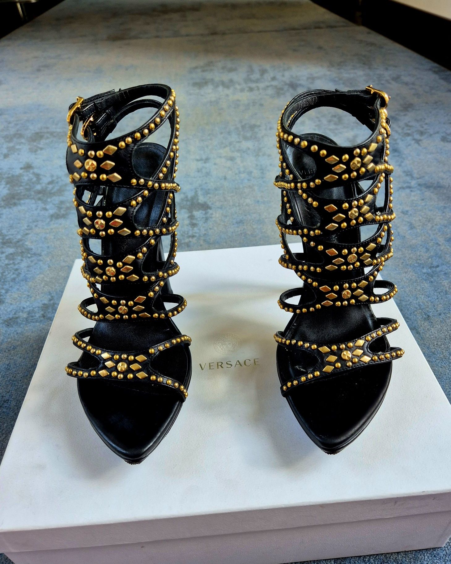 Eleganckie sandaly od Versace