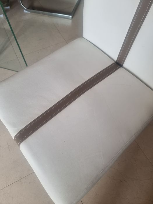 Cadeiras brancas para mesa sala