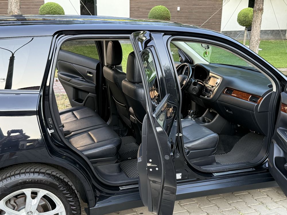 Mitsubishi Outlander 2013 г 2.4 бензин