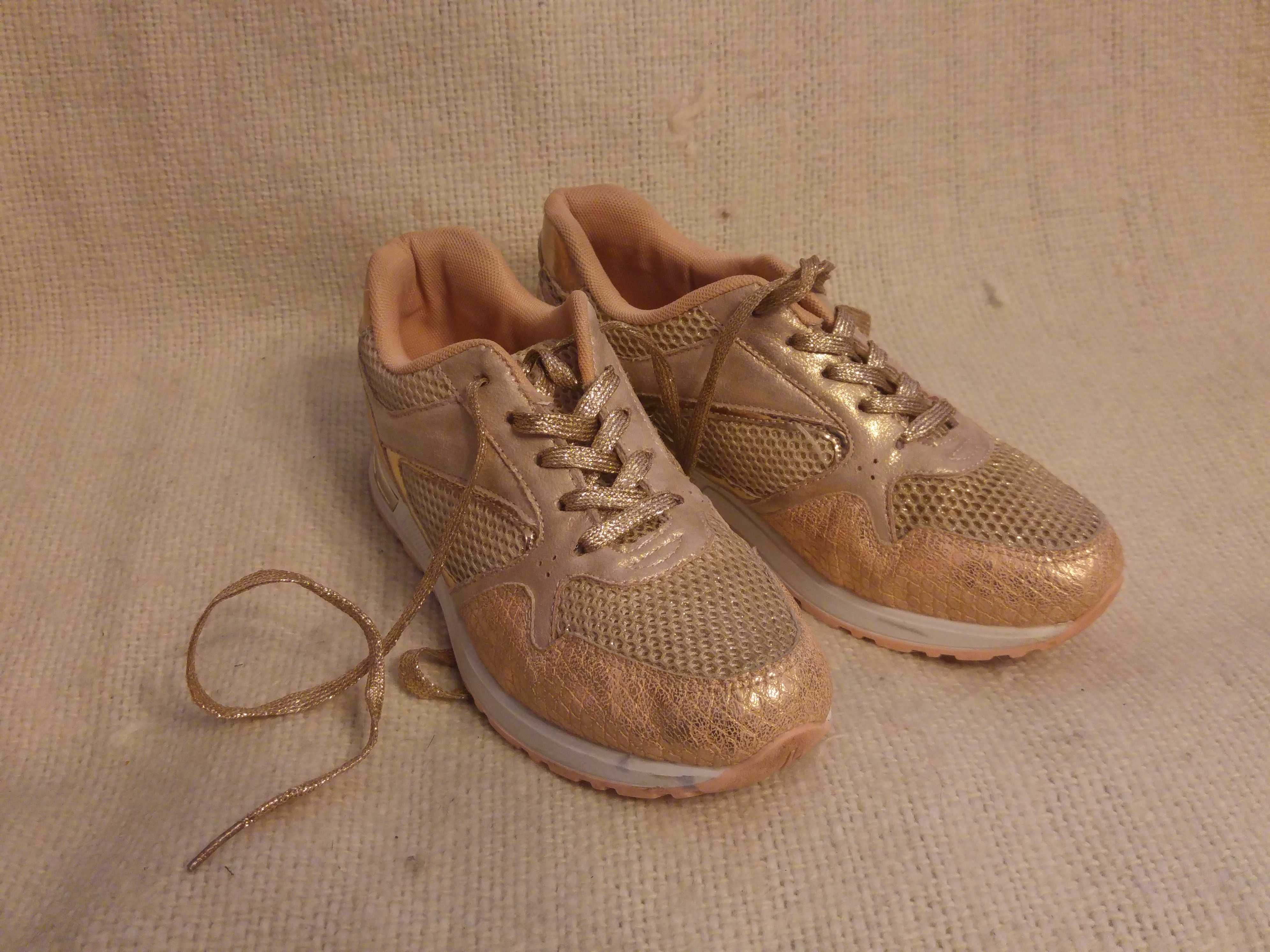 Buty sportowe damskie