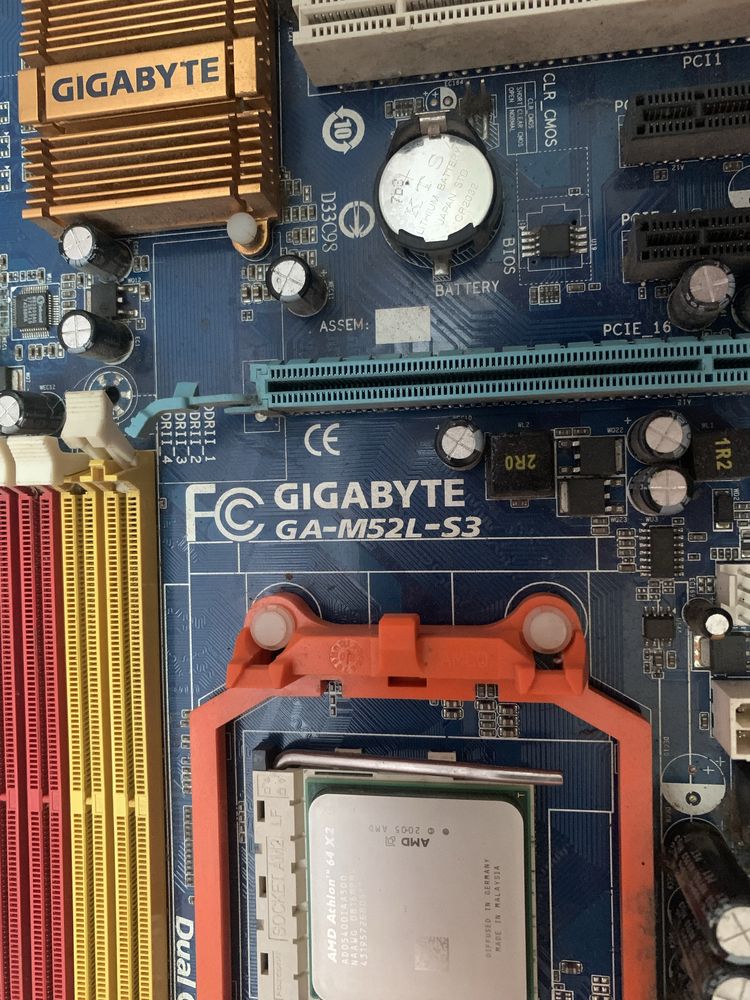 материнська плата gigabyte m52l-s3