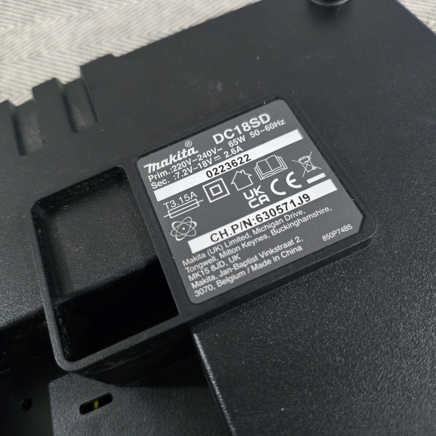MAKITA DC18SD oryginalna ładowarka do akumulatorów 7.2V - 18V Li-Ion