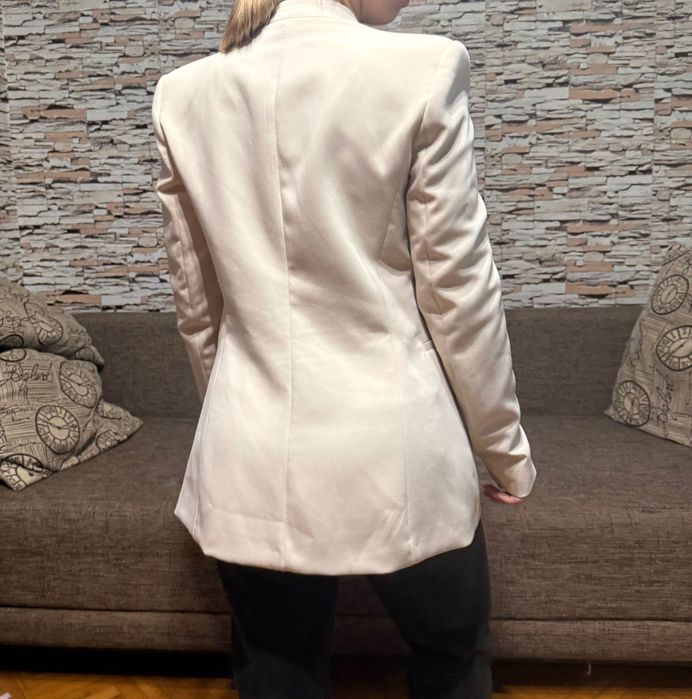 Стильний піджак / блейзер кремового кольору (розмір S)