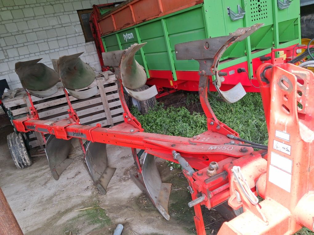 Pług 4 skibowy Vogel Noot M 950 

Pług w st