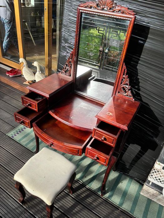 Piękna toaletka w stylu vintage