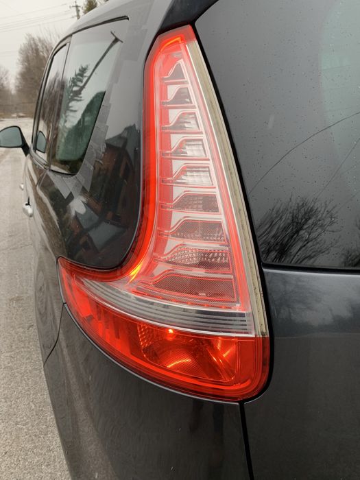 Рено Сценік3 ЗАДНІЙ ФОНАРЬ правий лівий Стоп.