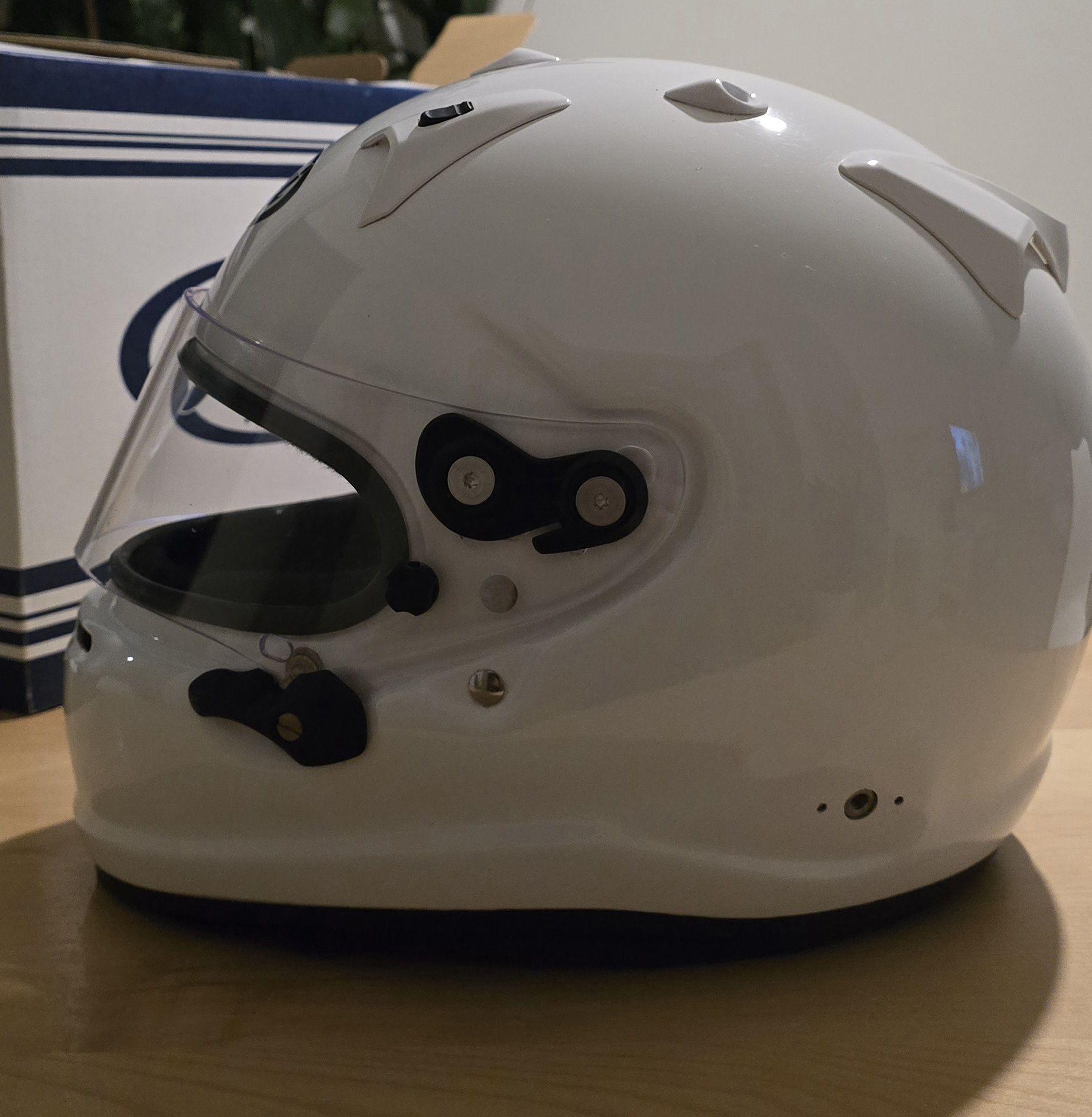 Arai GP-7 SA2020 – Capacete topo de gama, pouco uso (€850 negociável)