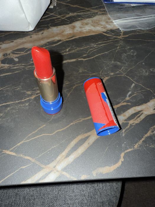 Продам кре для обличчя нічний, помада Ів Роше, лак для нігтів