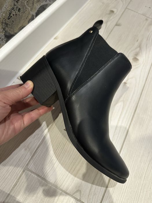Ботінки жіночі 39 р M WONE