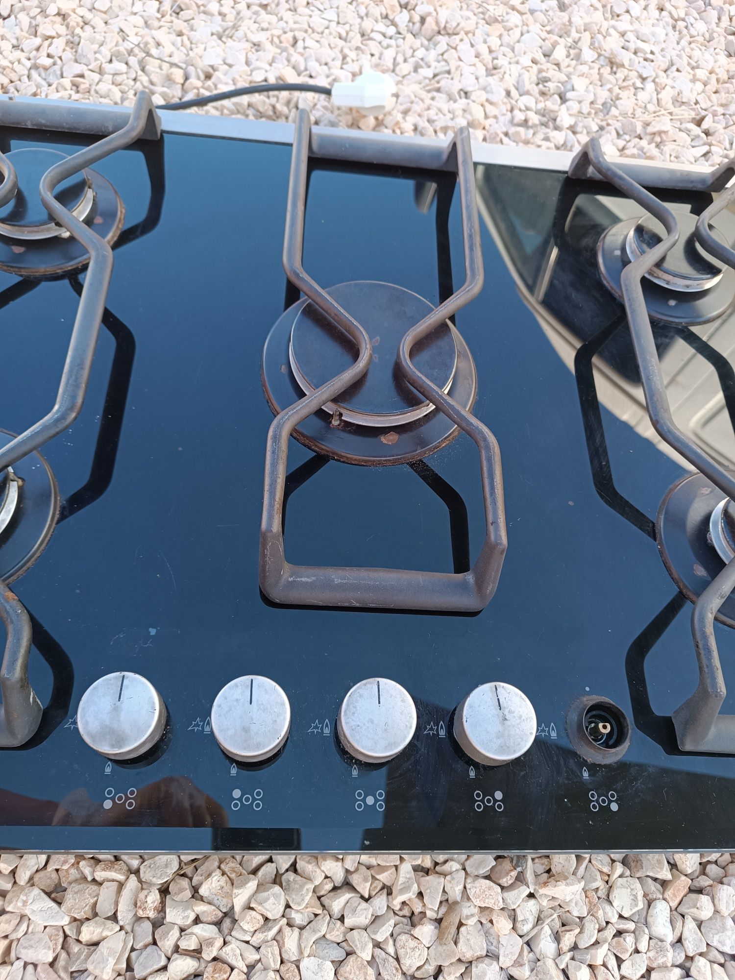 Placa fogão a gás AEG. A funcionar bem. Para desocupar.