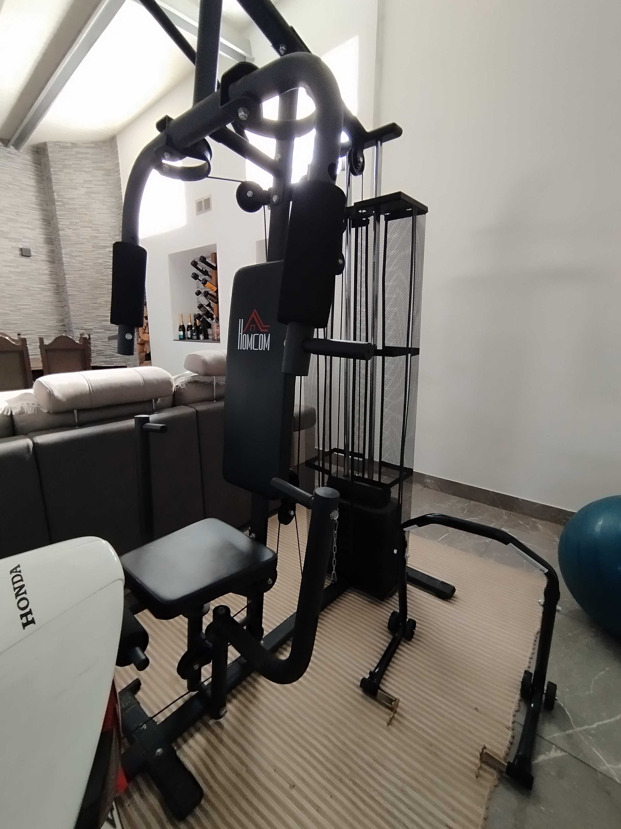 Máquina de exercício multifunções.