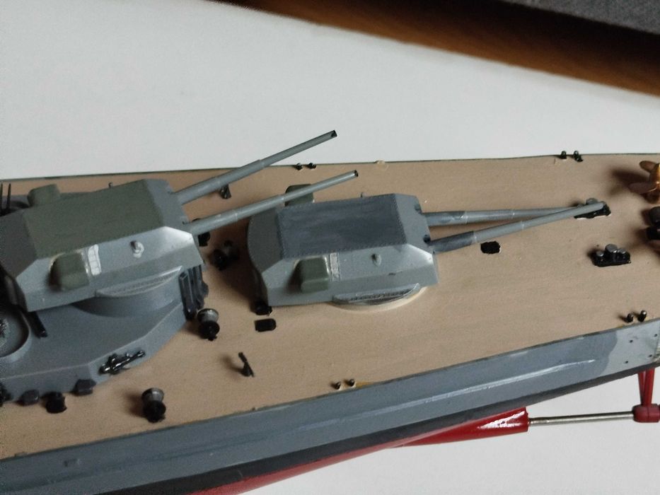 Model Pancernik Bismarck  70 cm  złożony