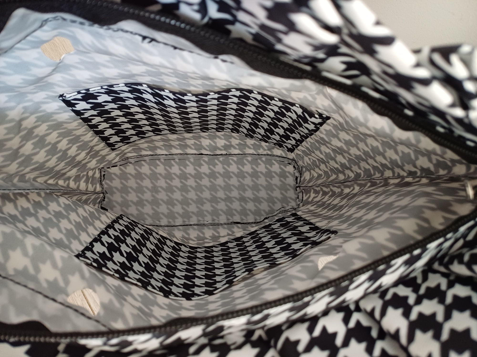 O Bag Mini, organizer w pepitkę z falbanką do torebki