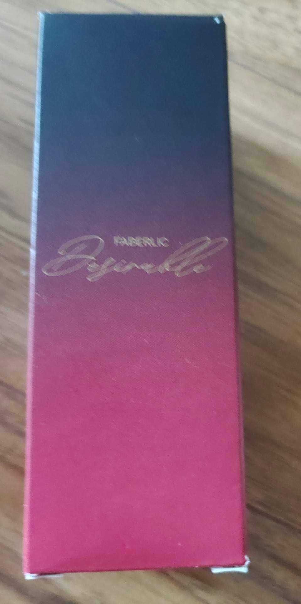 Desirable perfumetka.