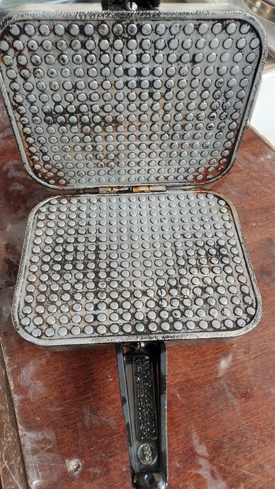 Вафельница советская,хорошего качества.