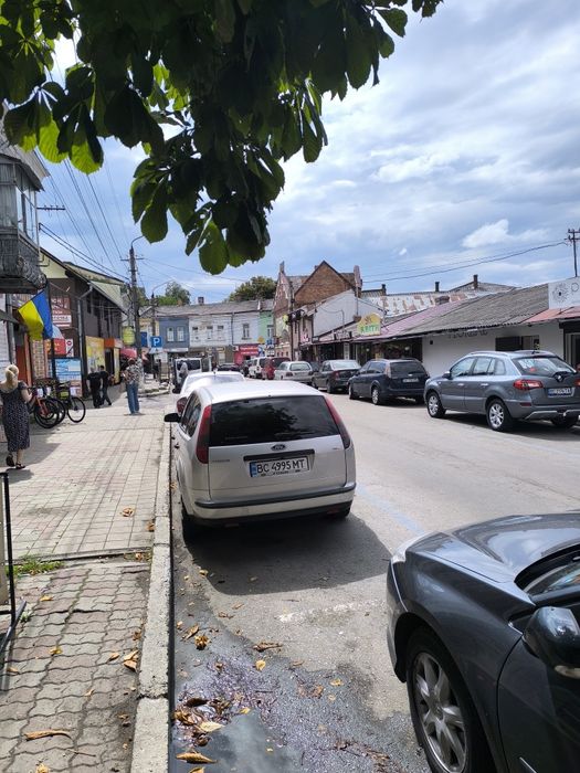 Оренда 35 м2 біля центрального ринку Стрий вул Успенська 44 світло 10