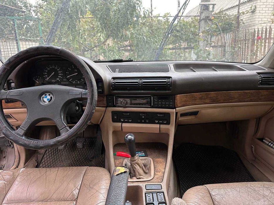 продам седан BMW 735