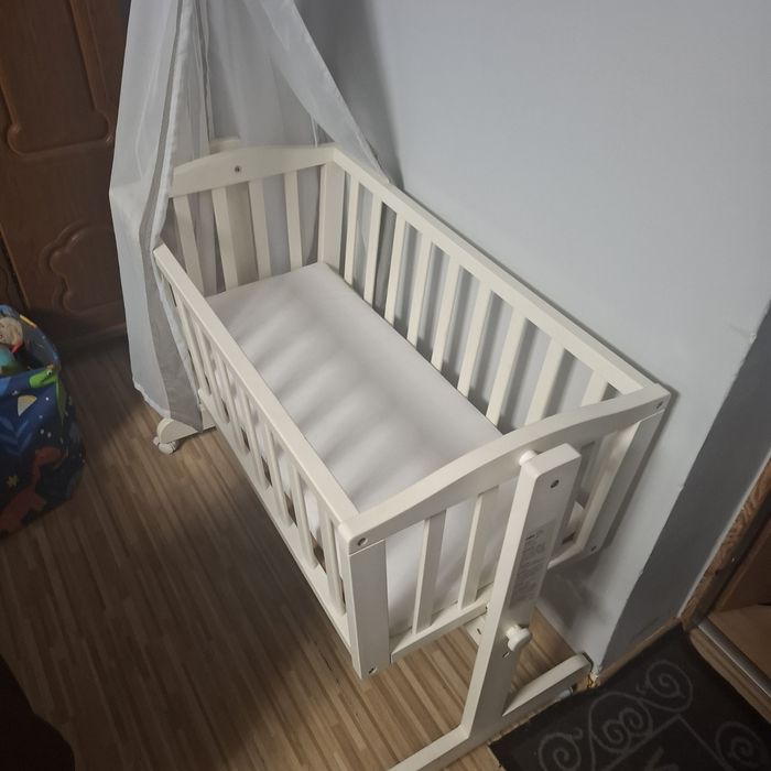 Łóżczko kołyska z baldachimem