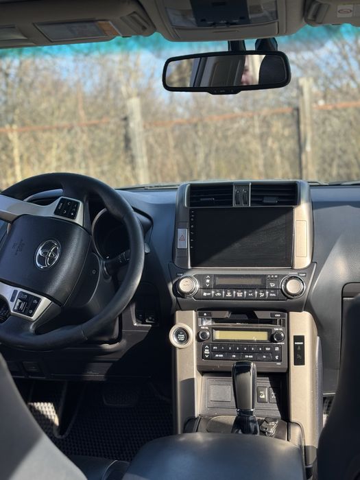 Продам машину Toyota land cruiser 150