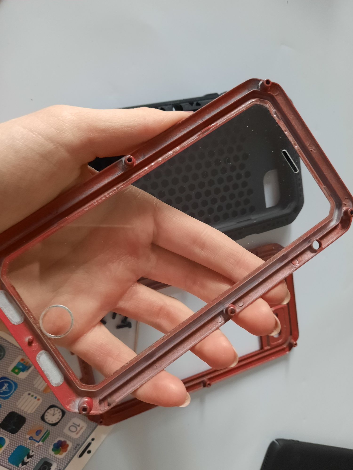 Etui odporny na IPhone 6 6s metalowy na śrubach z szkłem .