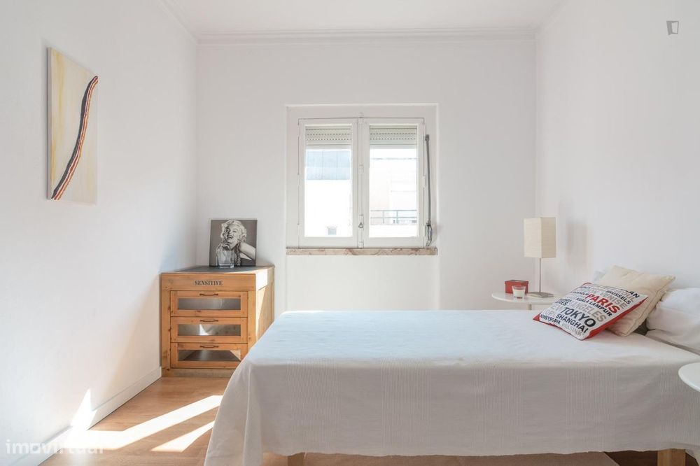 26654 - Único quarto em um apartamento de 2...