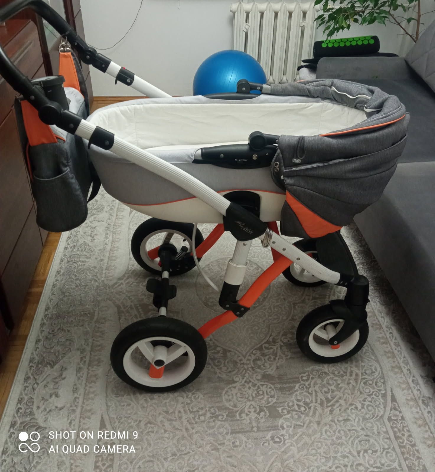 Wózek Barretta firmy Adamex gondola + spacerowka