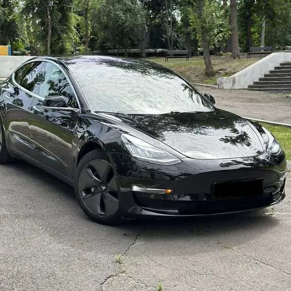 Оренда Tesla Model 3 2019 60kWt