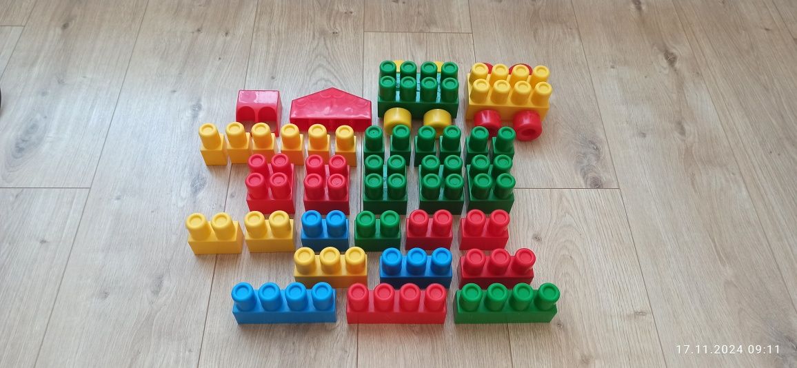 Duże klocki marki Wader 33 elementy