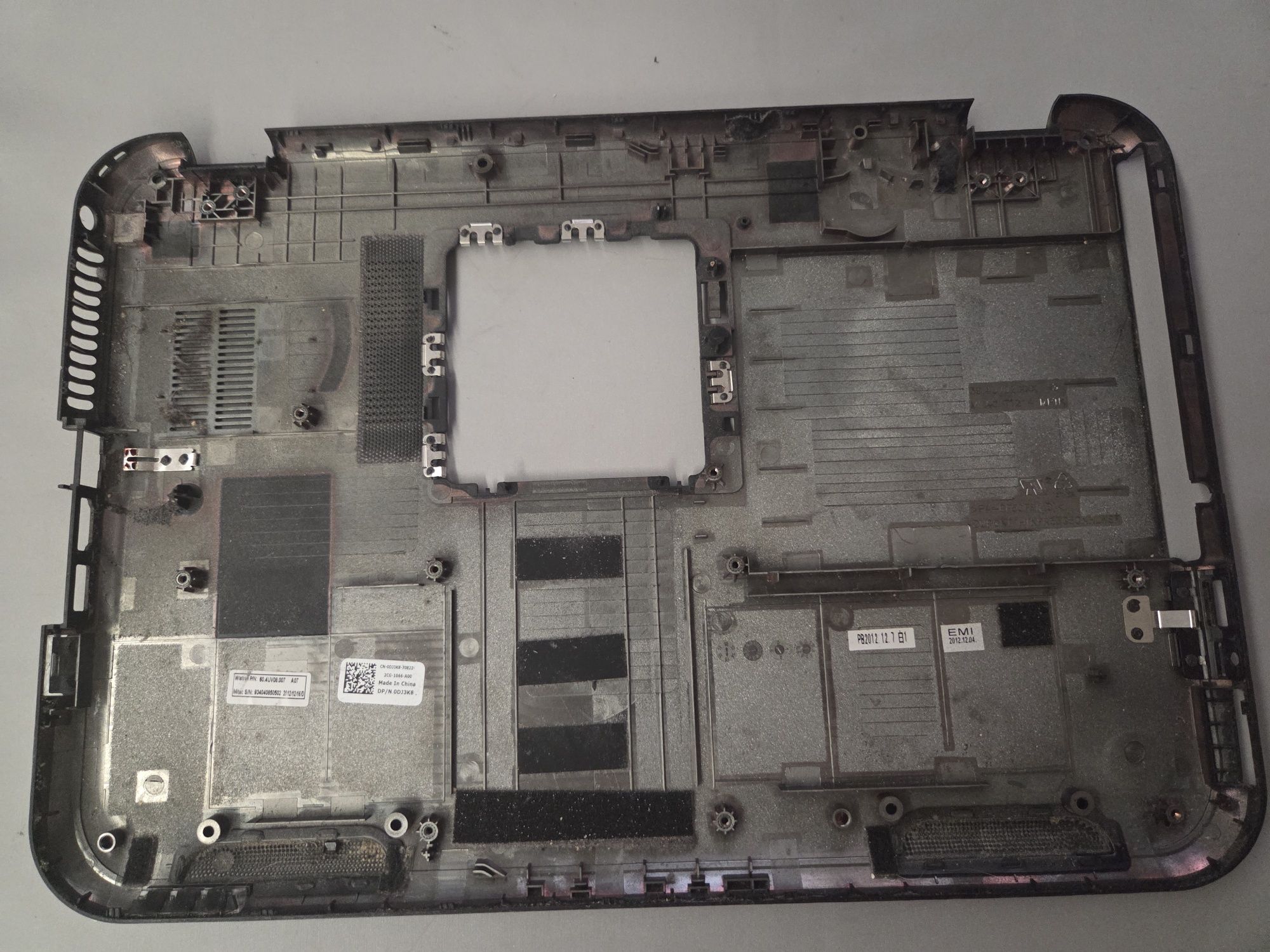 Sprzedam dolną obudowę do laptopa DELL INSPIRON 14z 5423