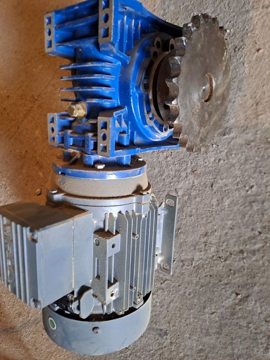 Мотор з редуктором