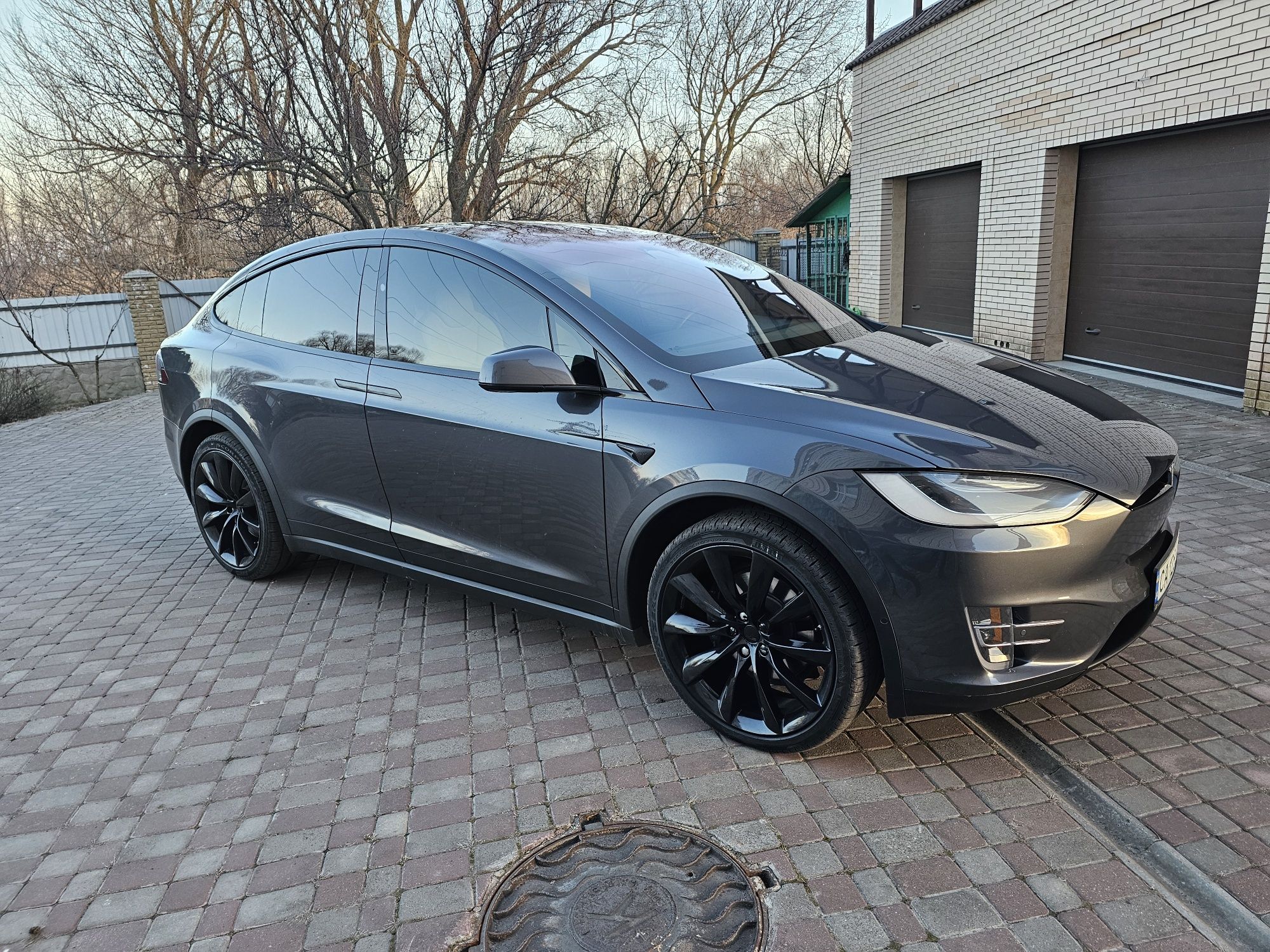 Топова Tesla Model X 2018 dual motor 100 kWt