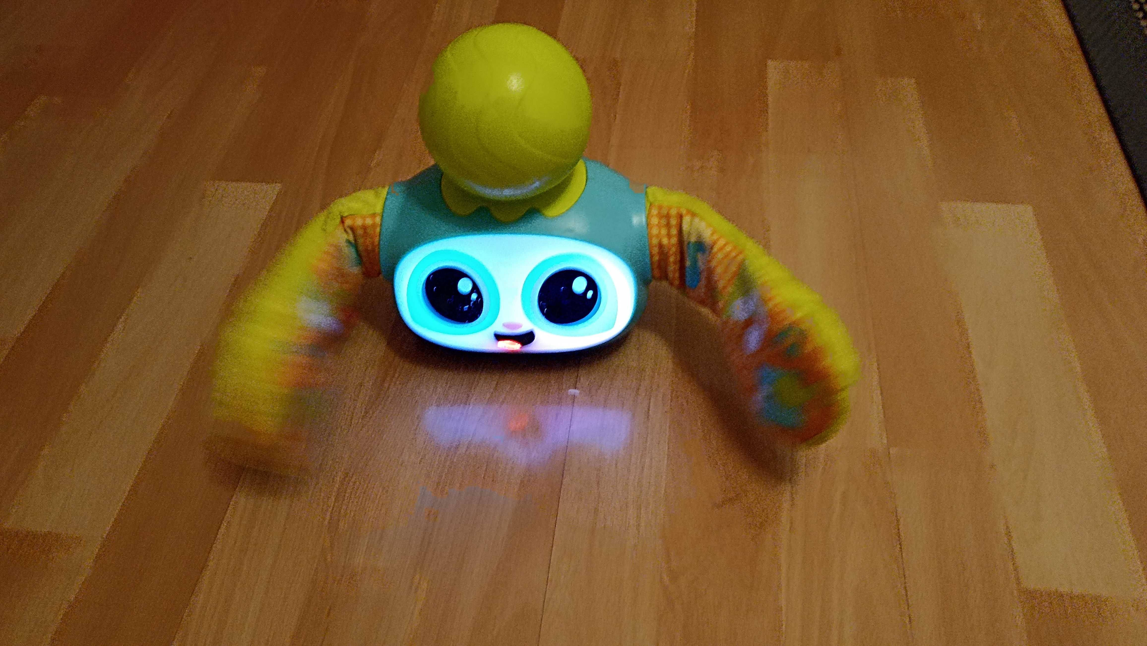 Turlaczek Rovee Fisher Price - rzuca piłkę, mówi, śpiewa, tańczy