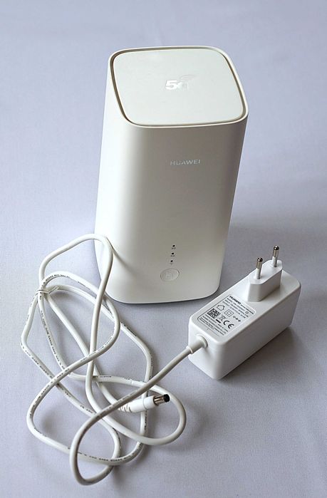 Router Huawei, model H122-373.