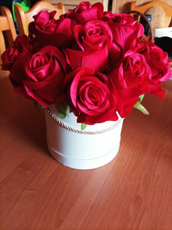 Flower box czerwone róże