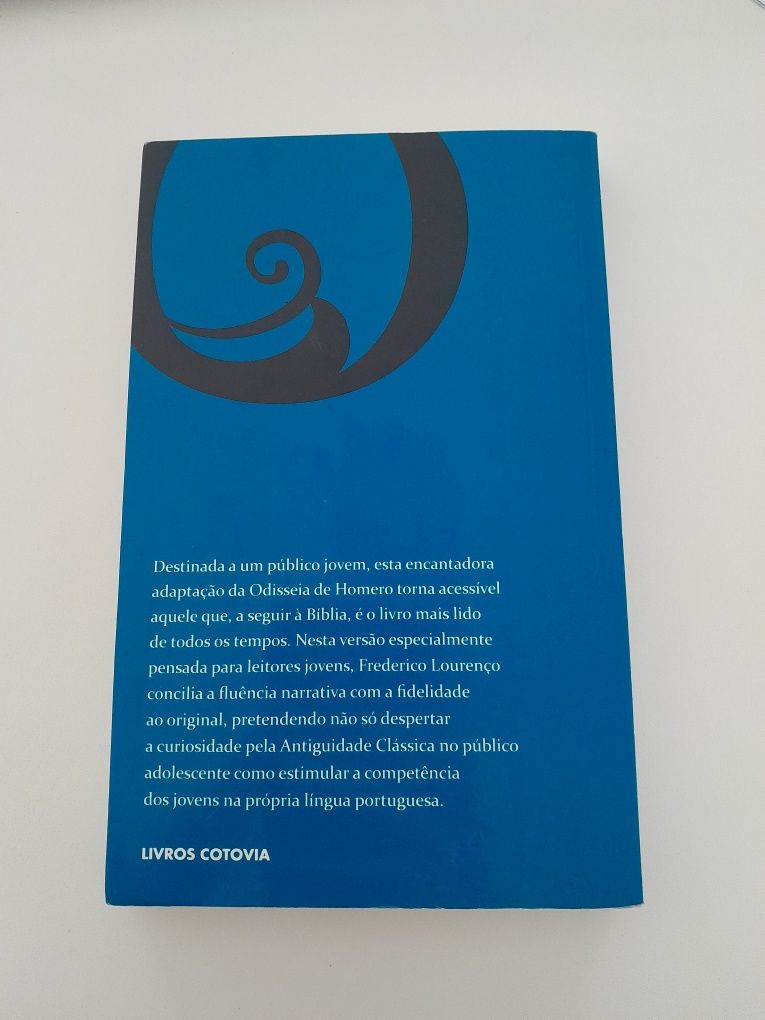 Livro A Odisseia de Homero adaptada para jovens