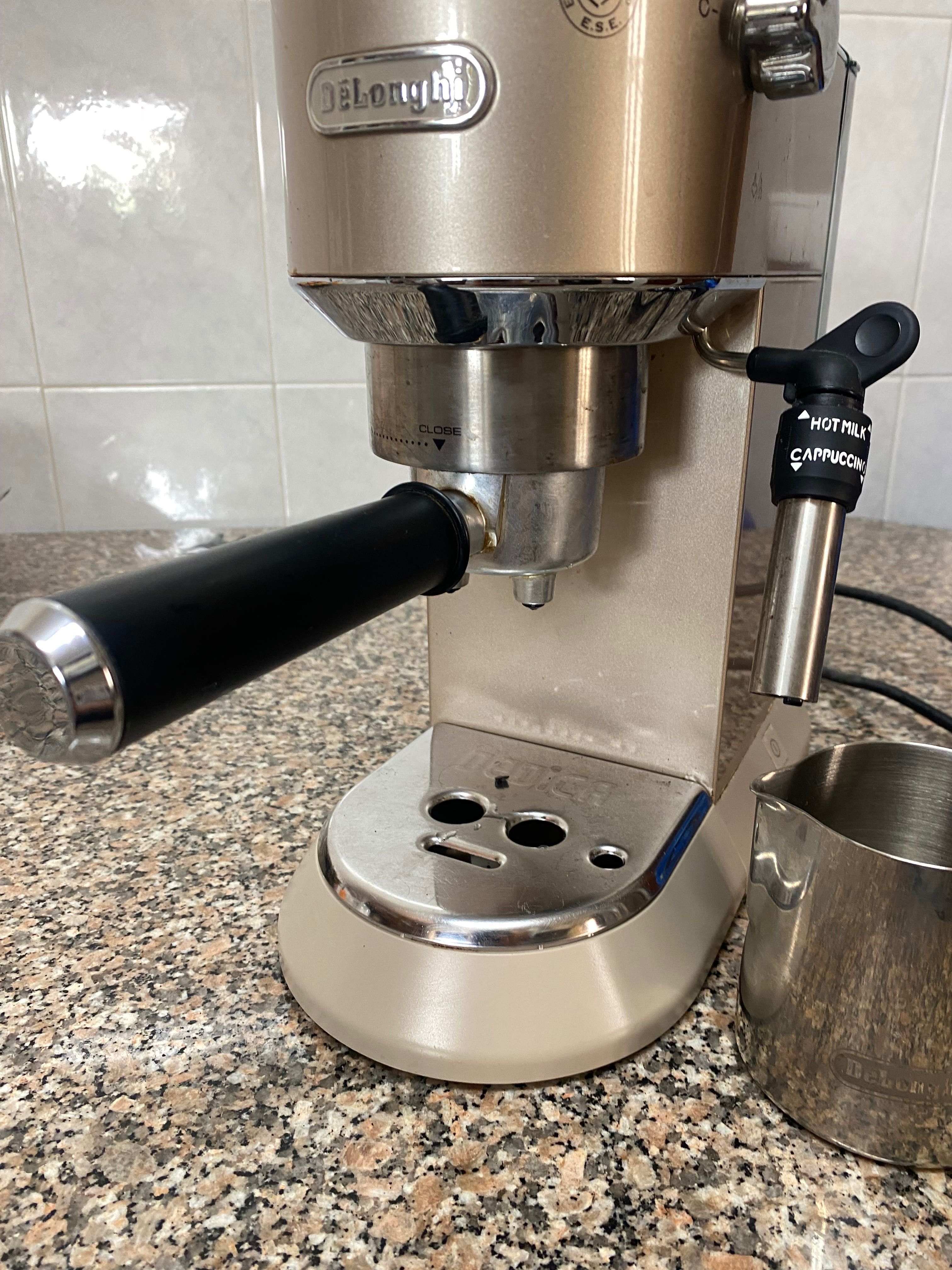 Máquina de Café com punho Delonghi