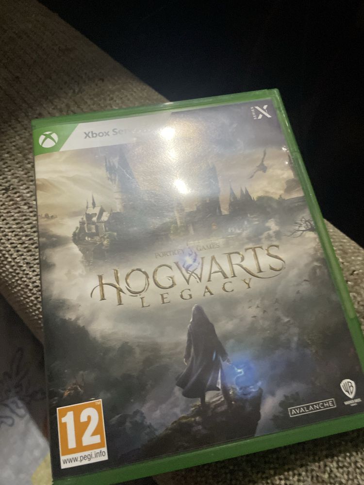 Продам диск с игрой Hogwarts legacy для xbox series x