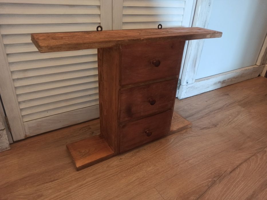 Stara półka kuchenna